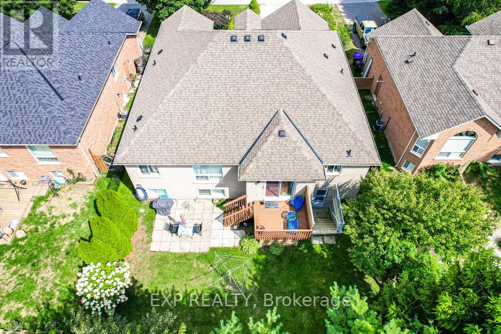 Photo 3 of 27 Green Pine Crescent, Wasaga Beach ON