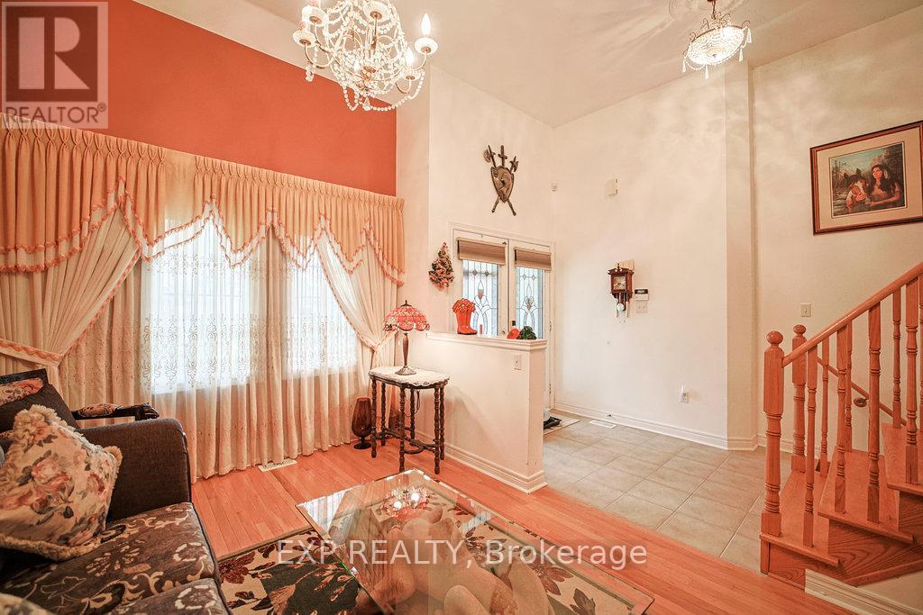 Photo 4 of 27 Green Pine Crescent, Wasaga Beach ON