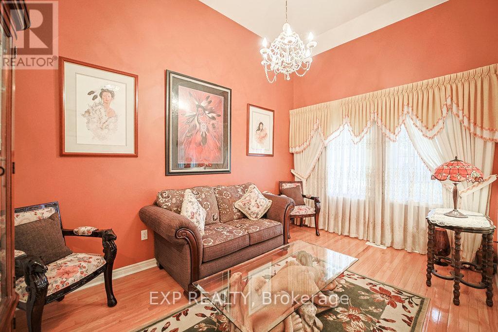 Photo 5 of 27 Green Pine Crescent, Wasaga Beach ON