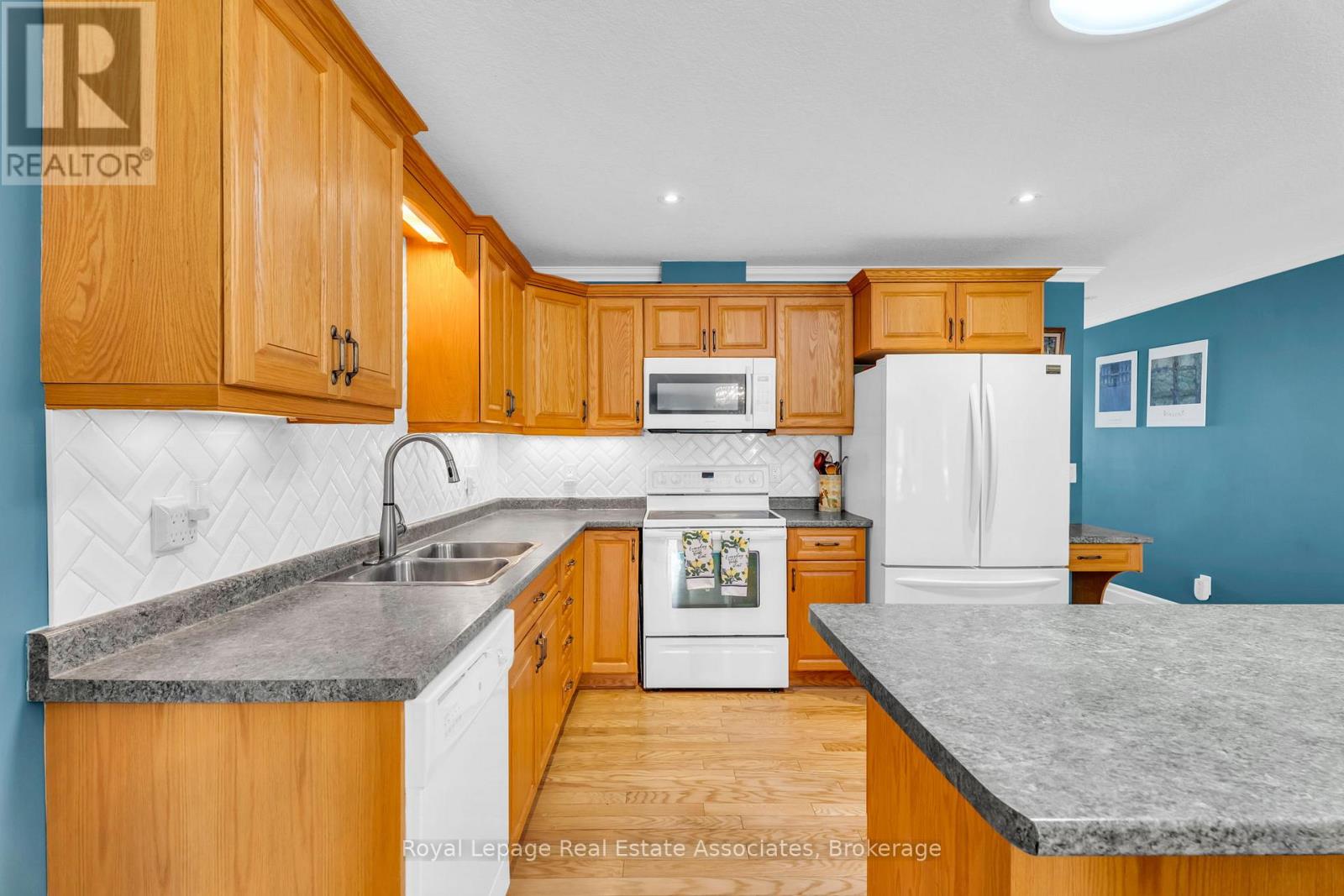 Photo 12 of 117 Greenway Drive, Wasaga Beach ON