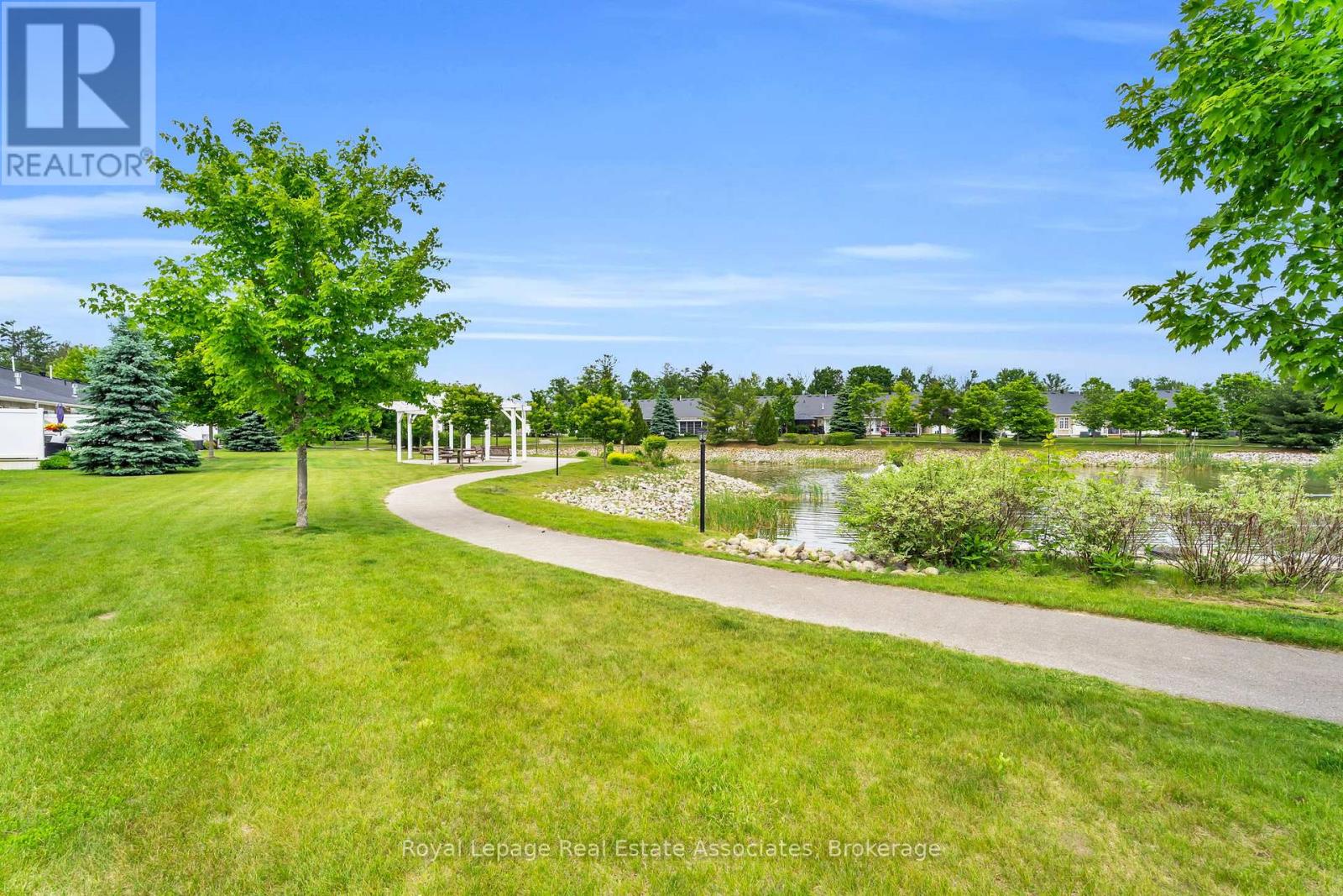Photo 35 of 117 Greenway Drive, Wasaga Beach ON