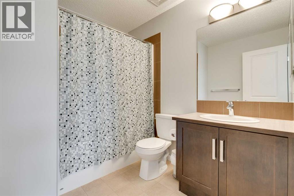 Photo 11 of 106 New Brighton Point Se, Calgary AB