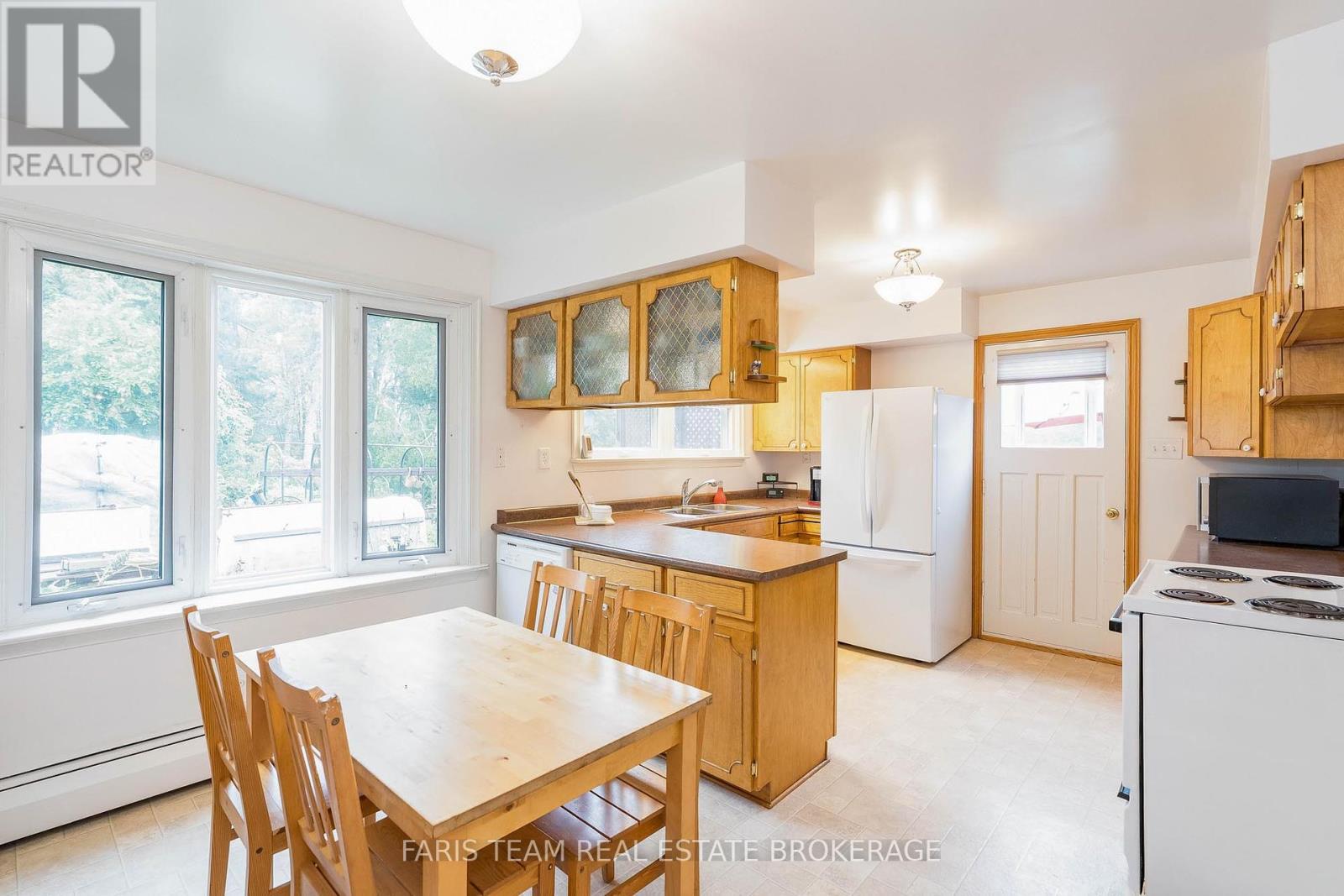 Photo 6 of 6695 10 Side Road, Innisfil ON