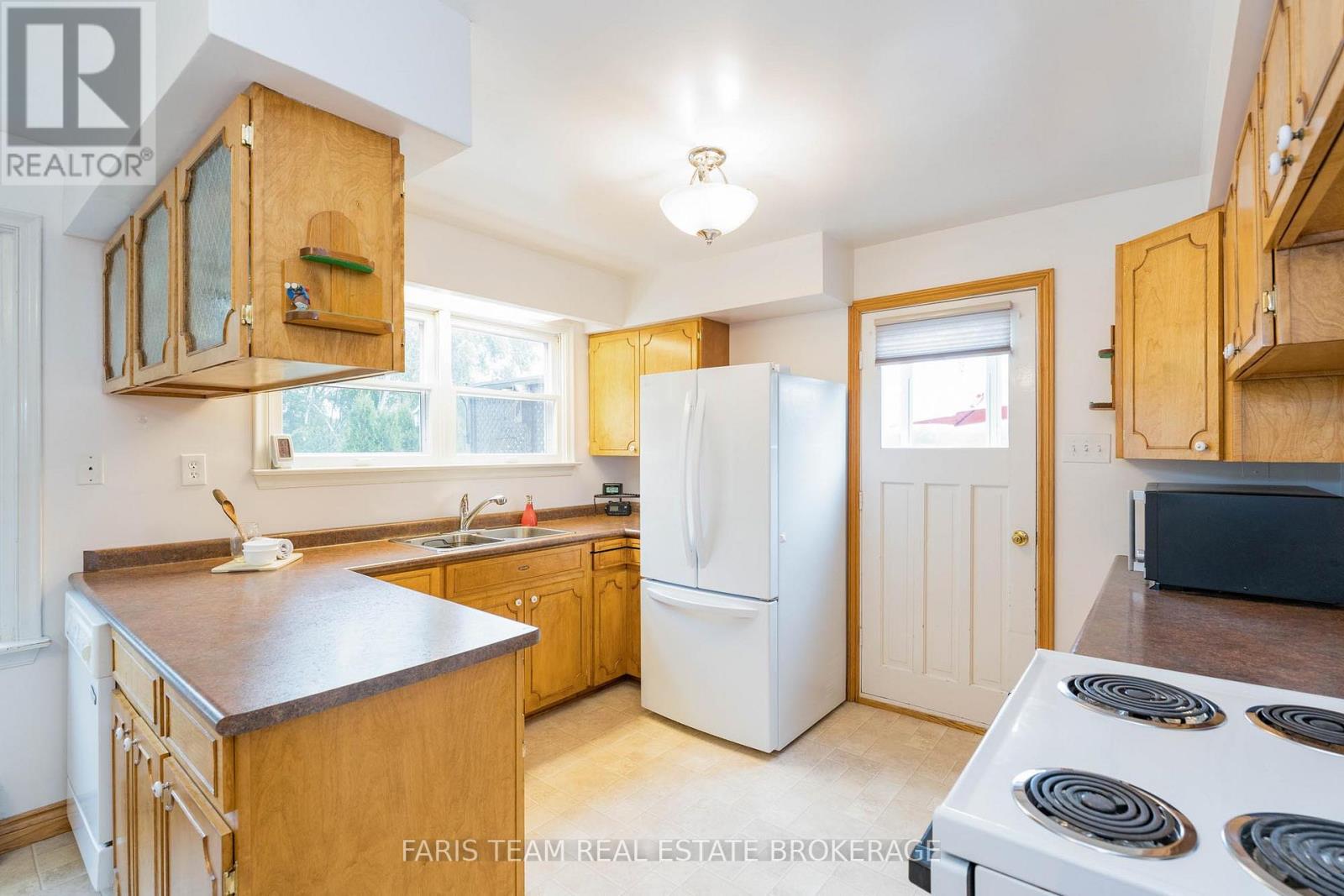 Photo 8 of 6695 10 Side Road, Innisfil ON