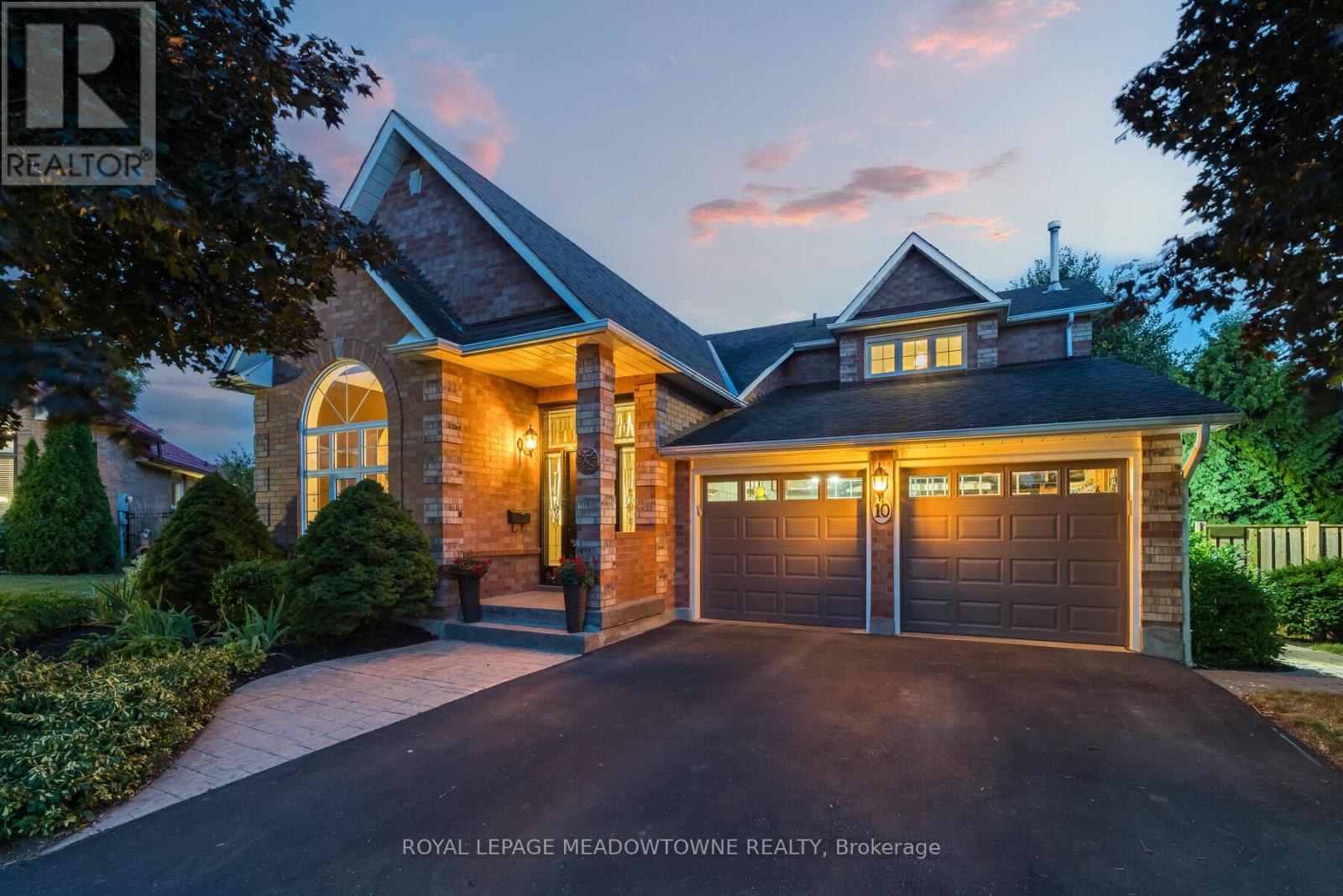 Photo 1 of 10 Janet Court, Halton Hills ON