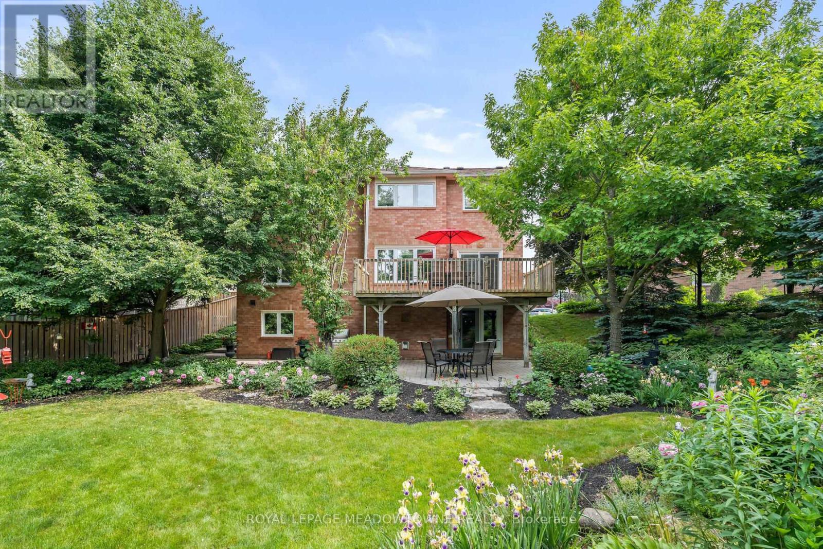 Photo 44 of 10 Janet Court, Halton Hills ON