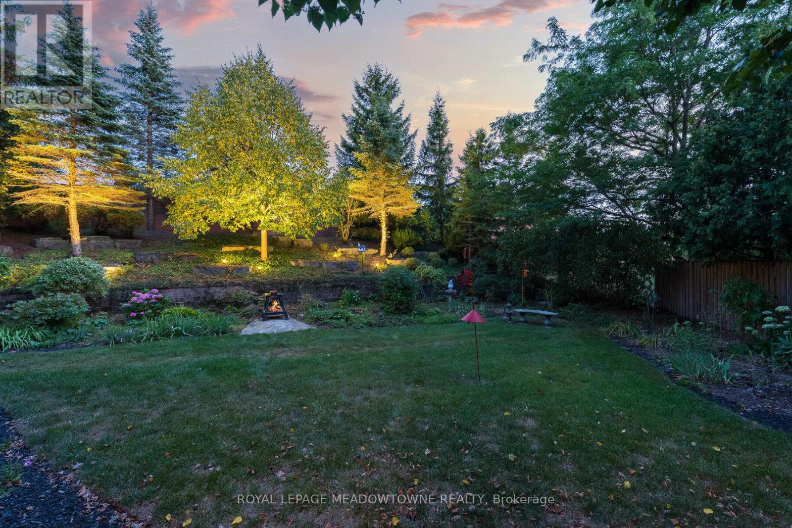 Photo 48 of 10 Janet Court, Halton Hills ON