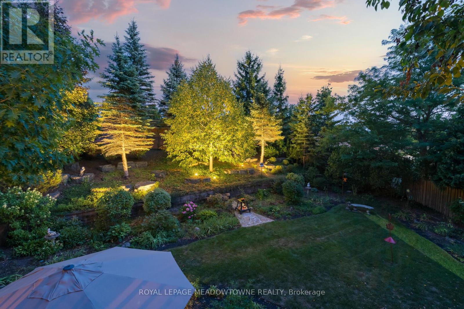 Photo 49 of 10 Janet Court, Halton Hills ON