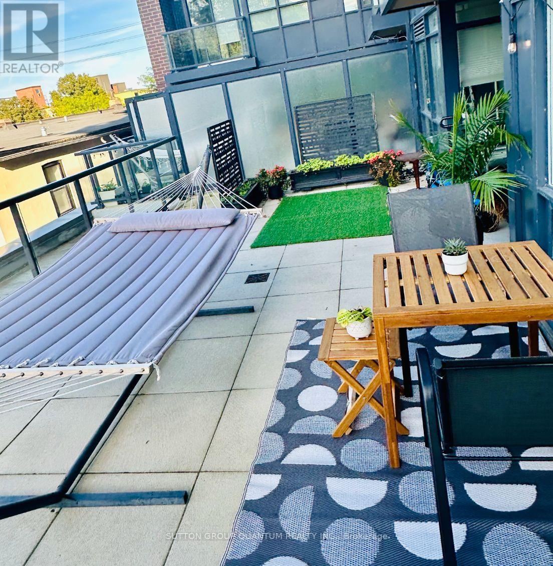Photo 12 of 216 11 Superior Avenue, Toronto ON