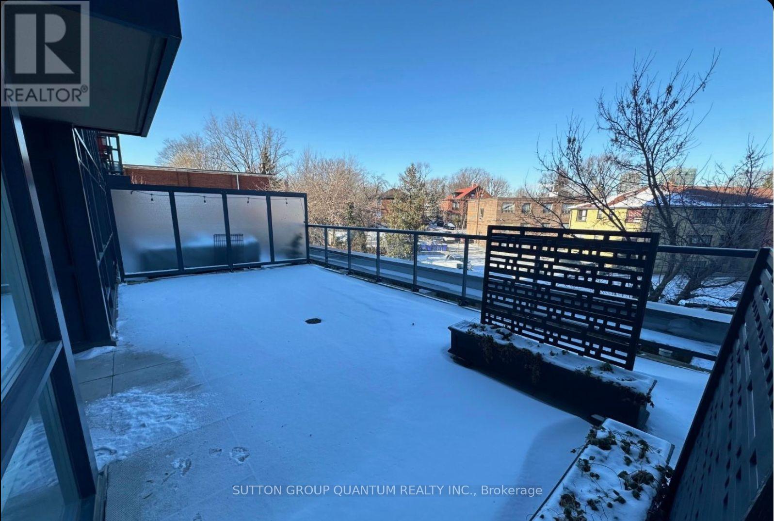 Photo 13 of 216 11 Superior Avenue, Toronto ON