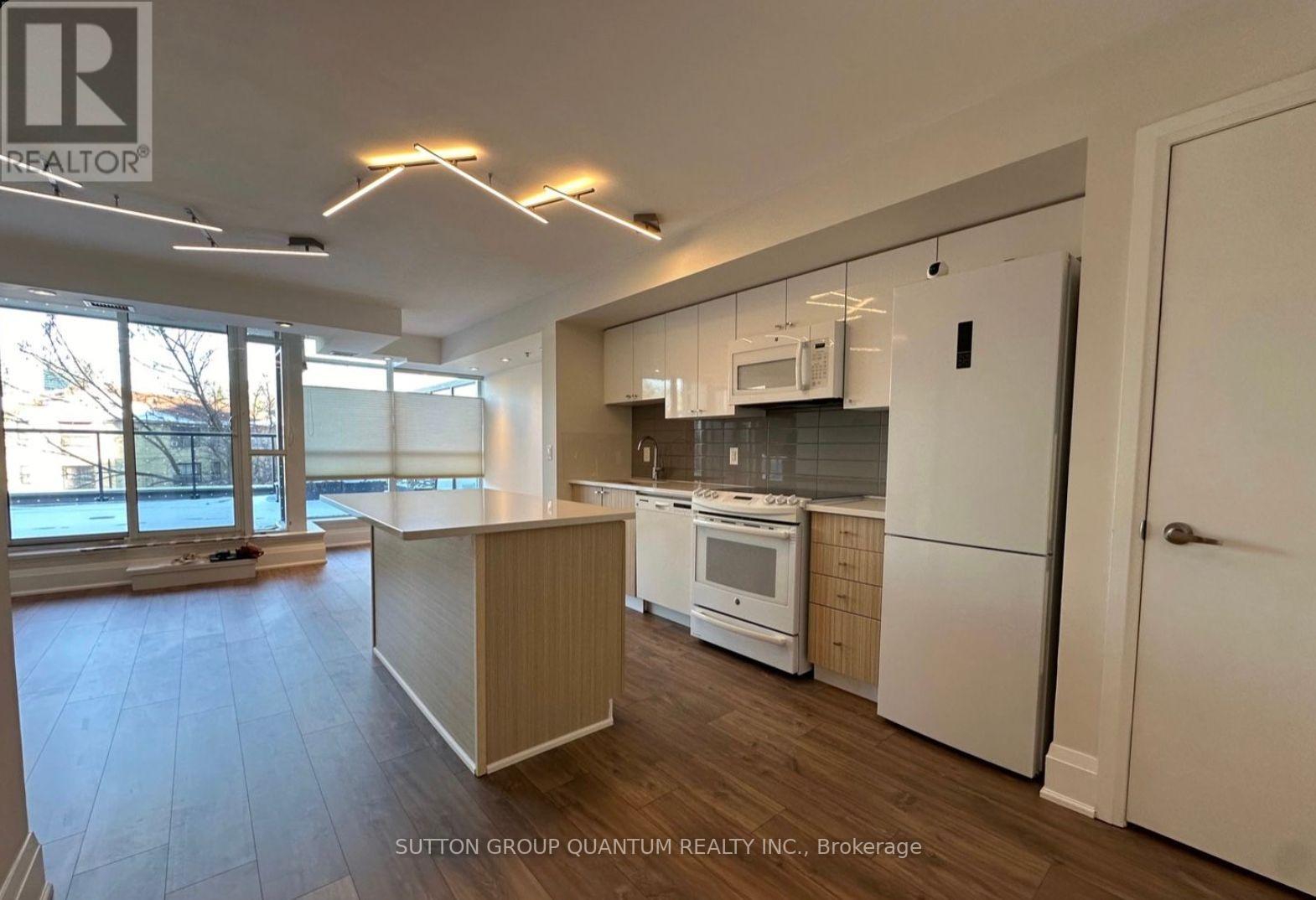 Photo 3 of 216 11 Superior Avenue, Toronto ON