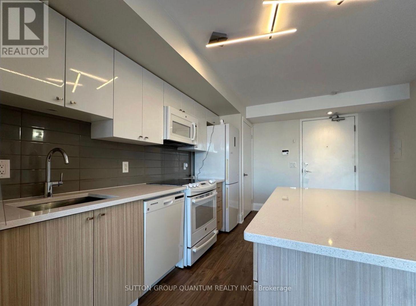 Photo 5 of 216 11 Superior Avenue, Toronto ON