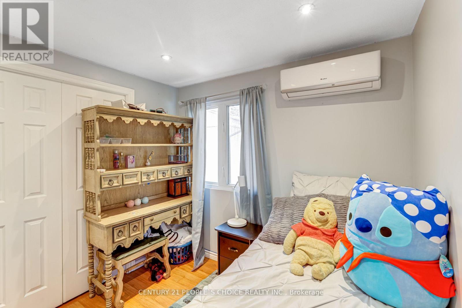 Photo 17 of 13 Jeffrey Street, Brampton ON