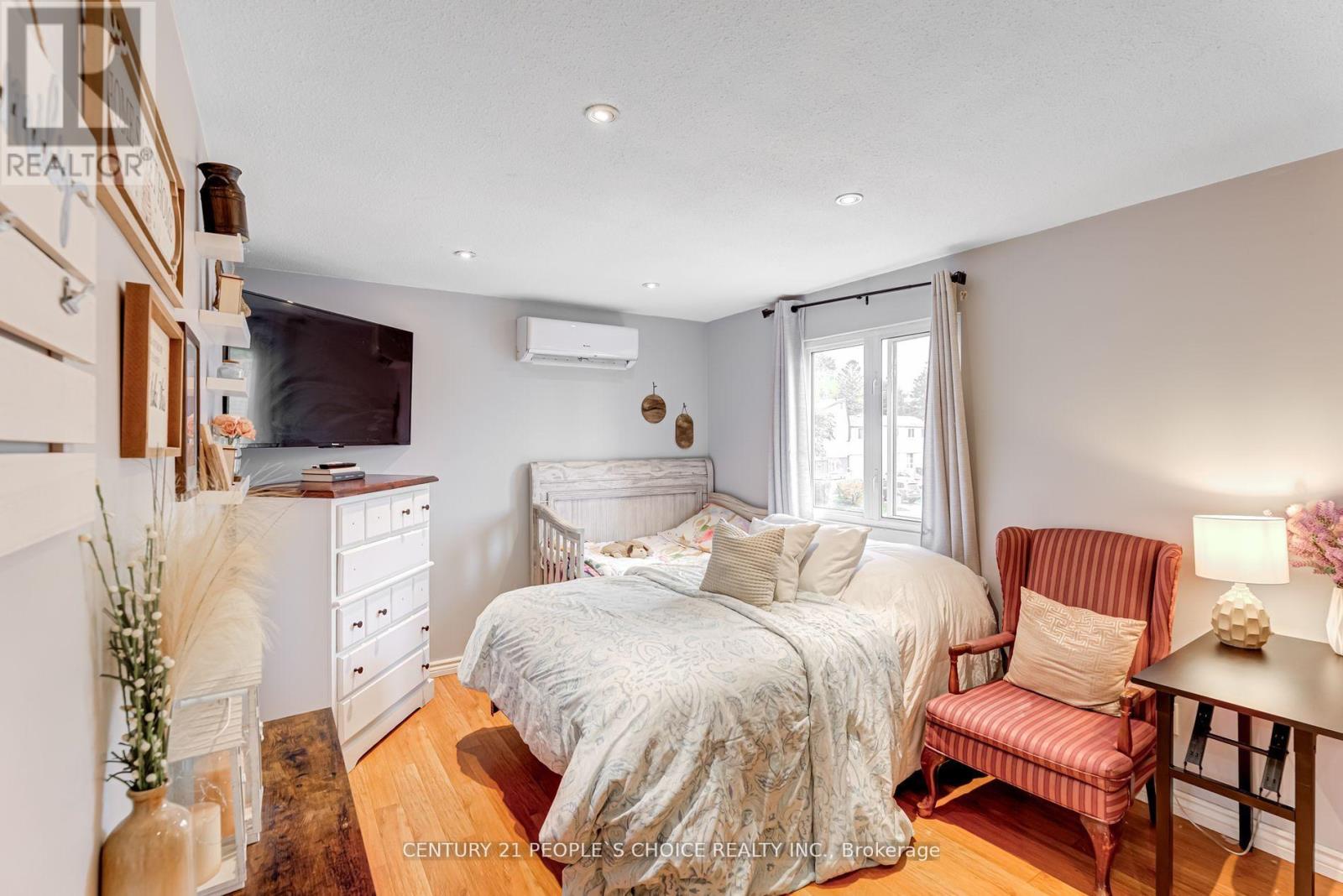 Photo 18 of 13 Jeffrey Street, Brampton ON
