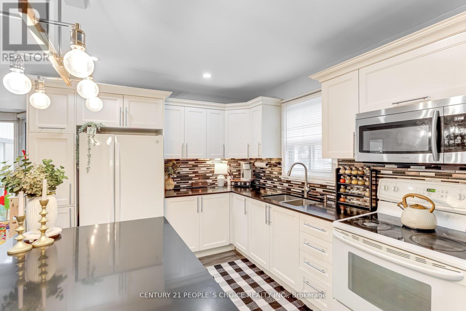 Photo 6 of 13 Jeffrey Street, Brampton ON