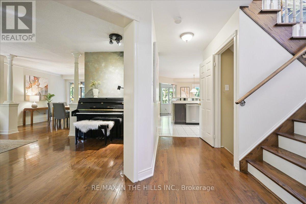 Photo 10 of 5352 Glen Erin Drive, Mississauga ON