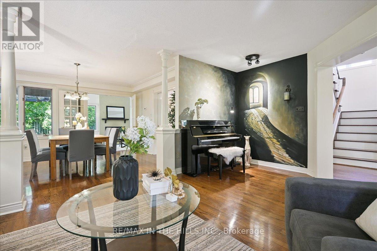 Photo 12 of 5352 Glen Erin Drive, Mississauga ON