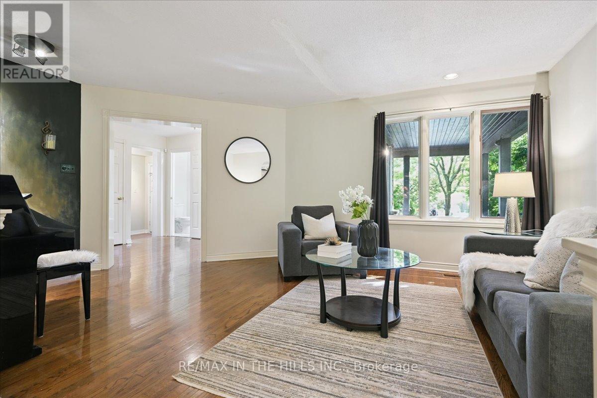 Photo 13 of 5352 Glen Erin Drive, Mississauga ON