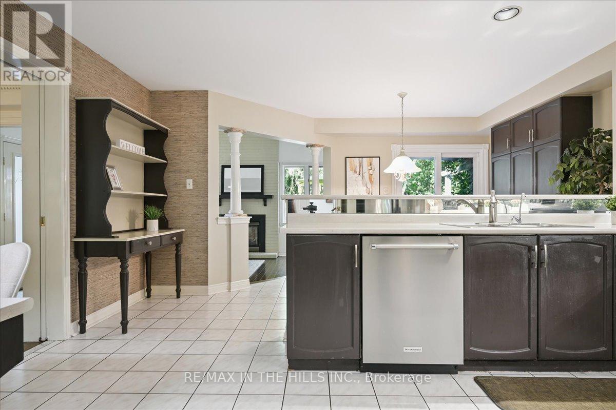 Photo 21 of 5352 Glen Erin Drive, Mississauga ON