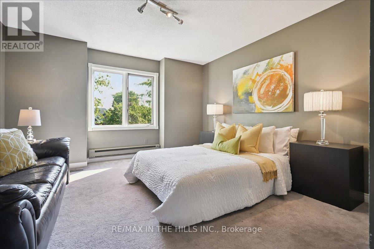 Photo 25 of 5352 Glen Erin Drive, Mississauga ON