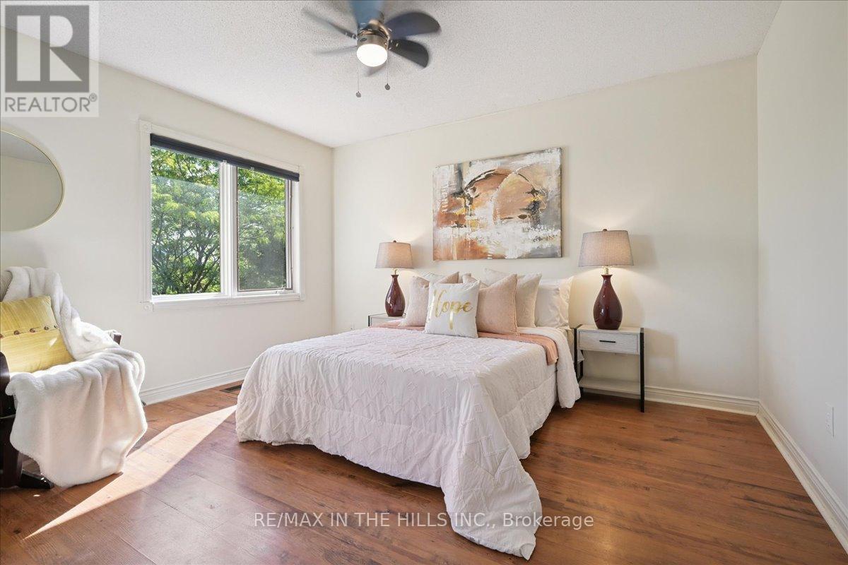 Photo 26 of 5352 Glen Erin Drive, Mississauga ON