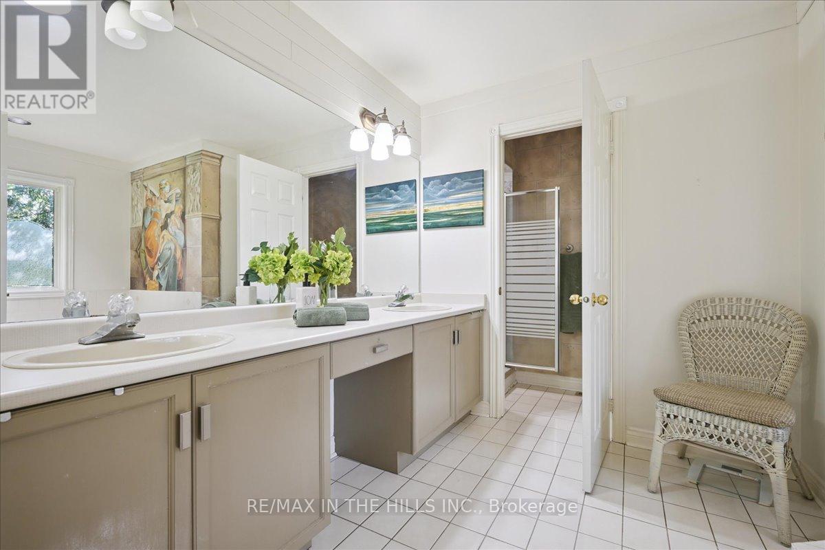 Photo 31 of 5352 Glen Erin Drive, Mississauga ON