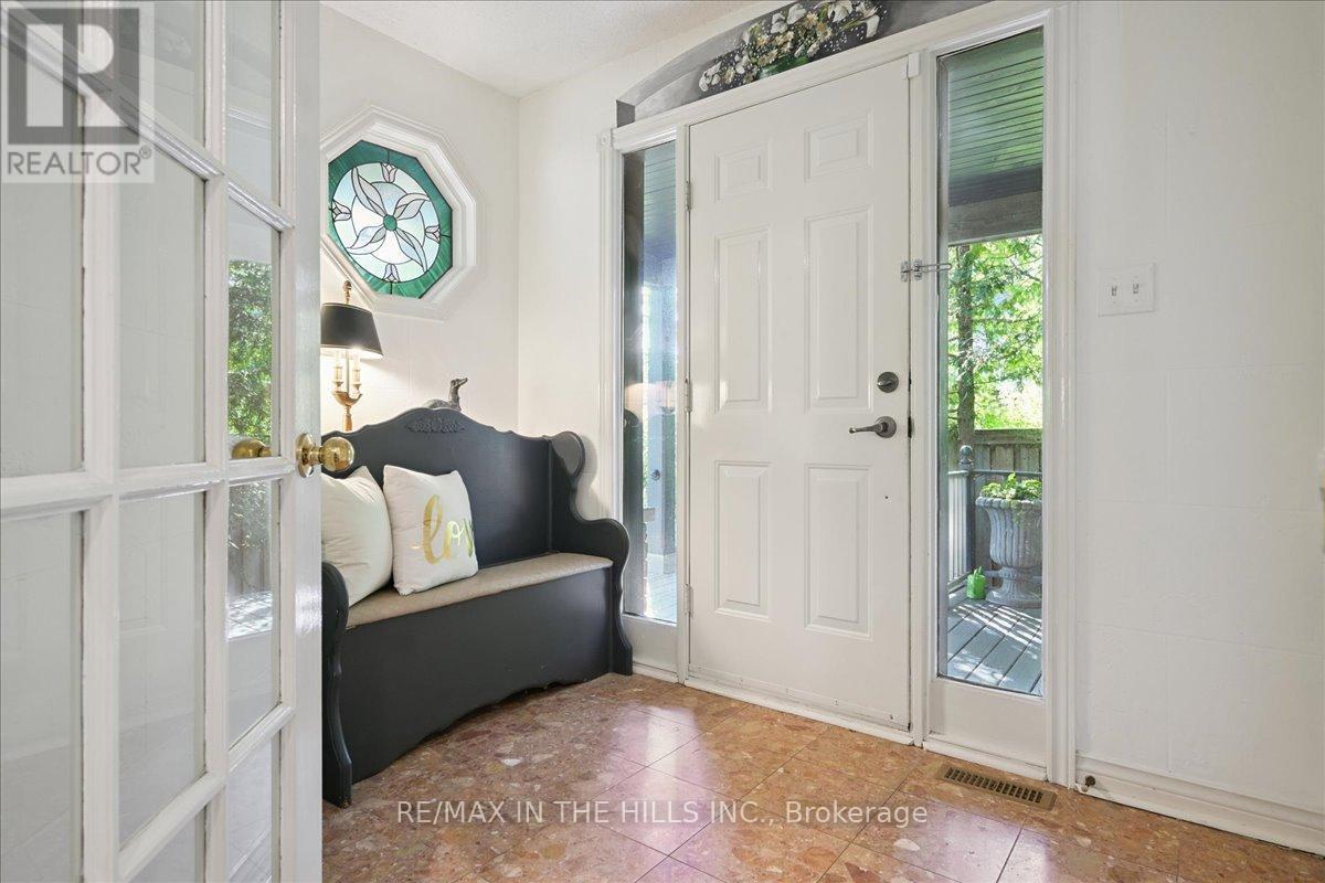 Photo 5 of 5352 Glen Erin Drive, Mississauga ON
