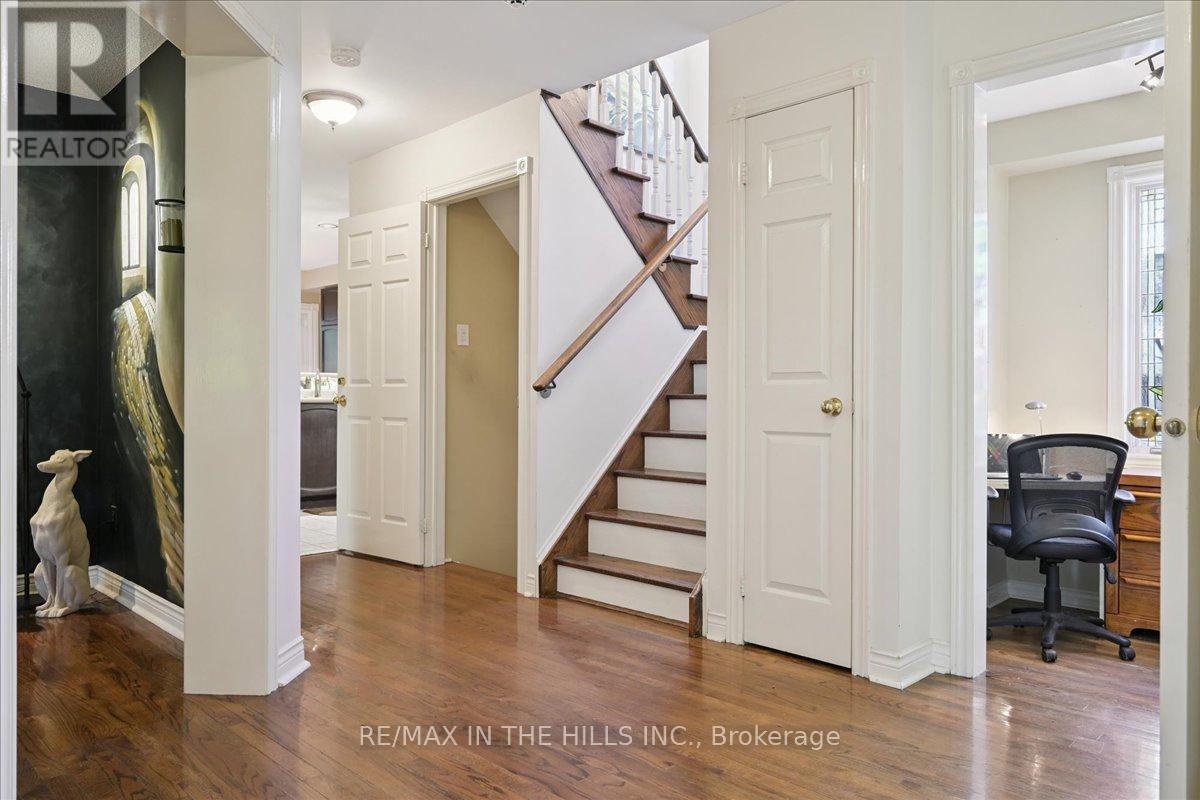 Photo 6 of 5352 Glen Erin Drive, Mississauga ON