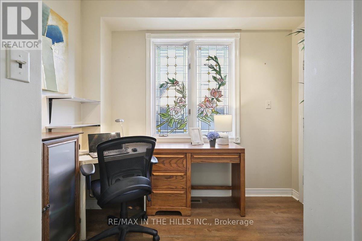 Photo 8 of 5352 Glen Erin Drive, Mississauga ON