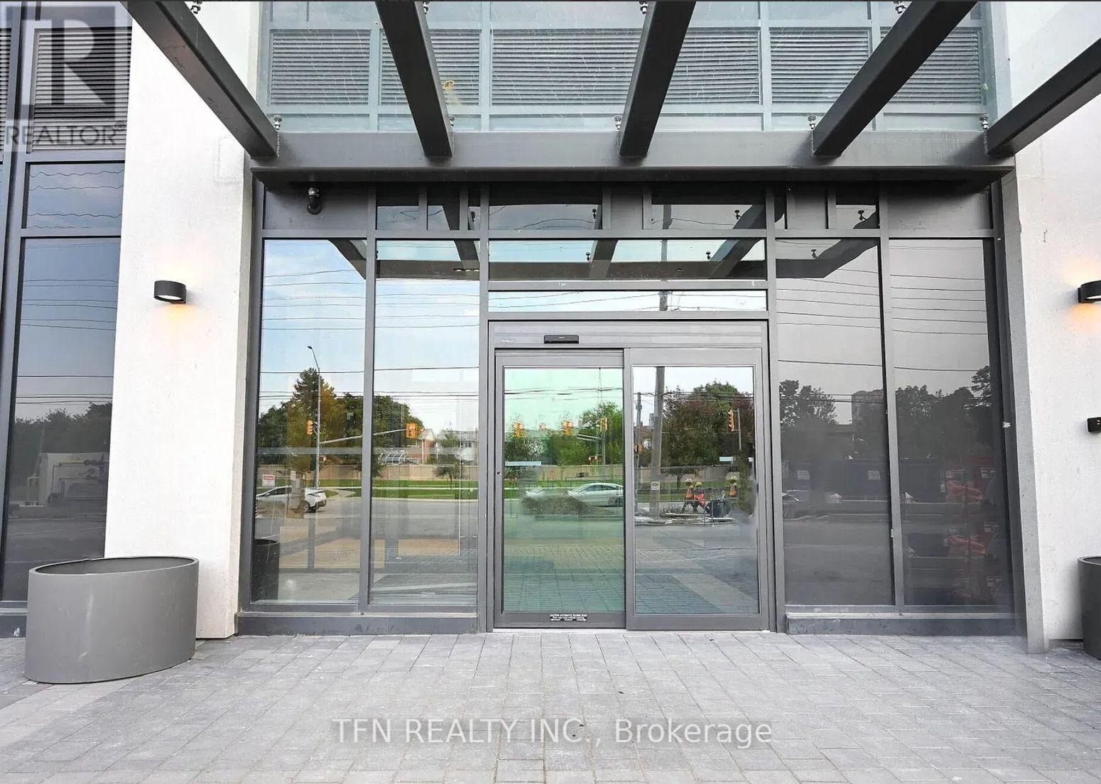 Photo 2 of 1804 204 Burnhamthorpe Road E, Mississauga ON