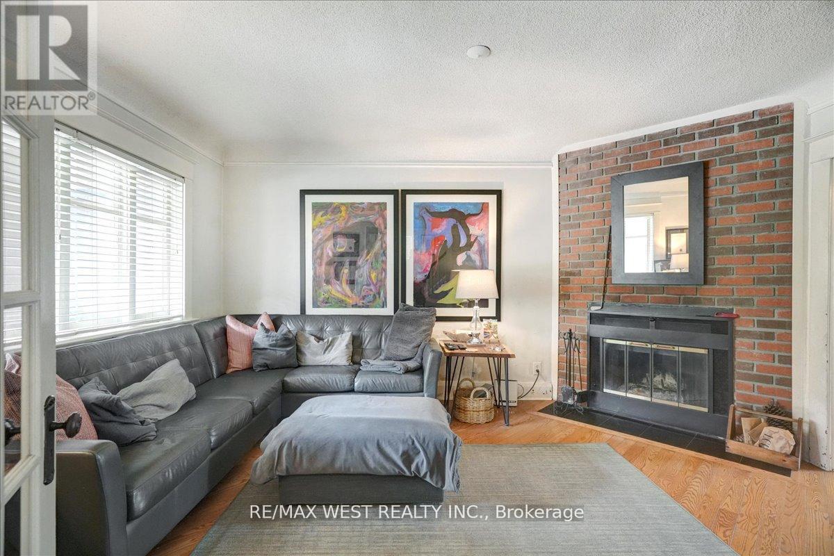 Photo 5 of 30 Glendale Avenue, Toronto ON