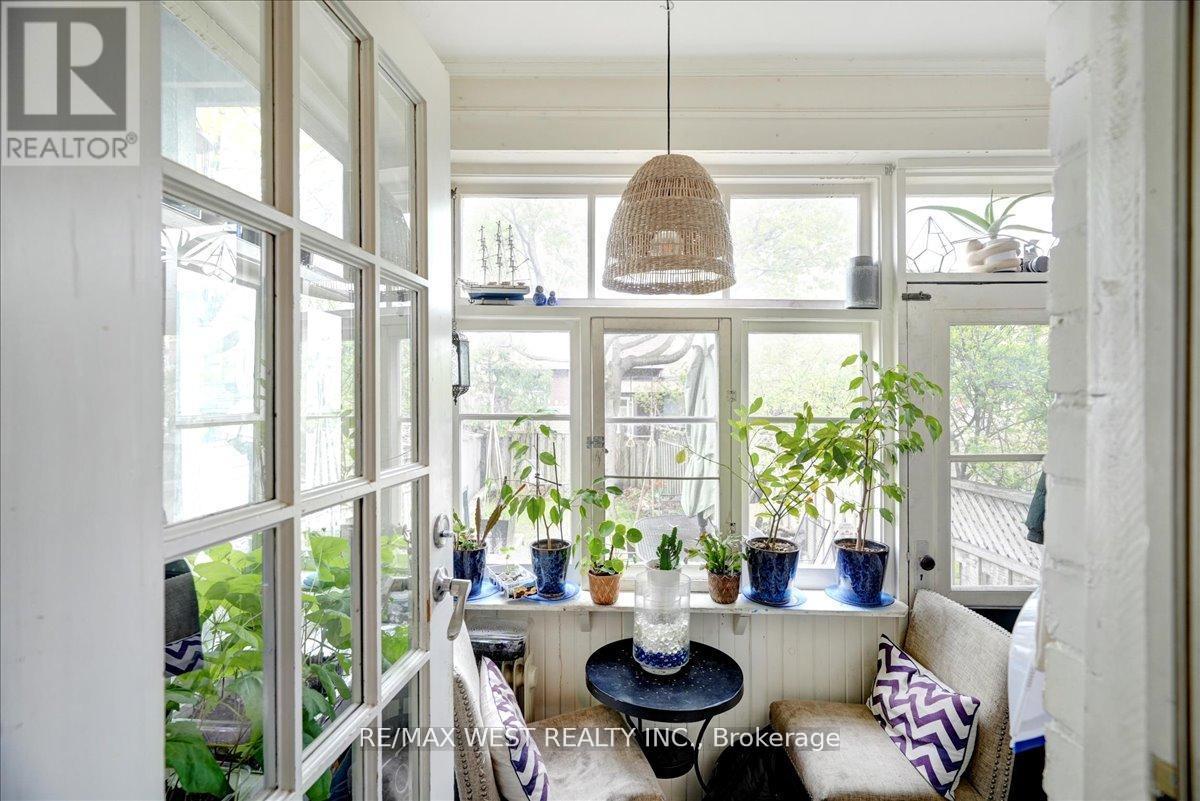 Photo 8 of 30 Glendale Avenue, Toronto ON