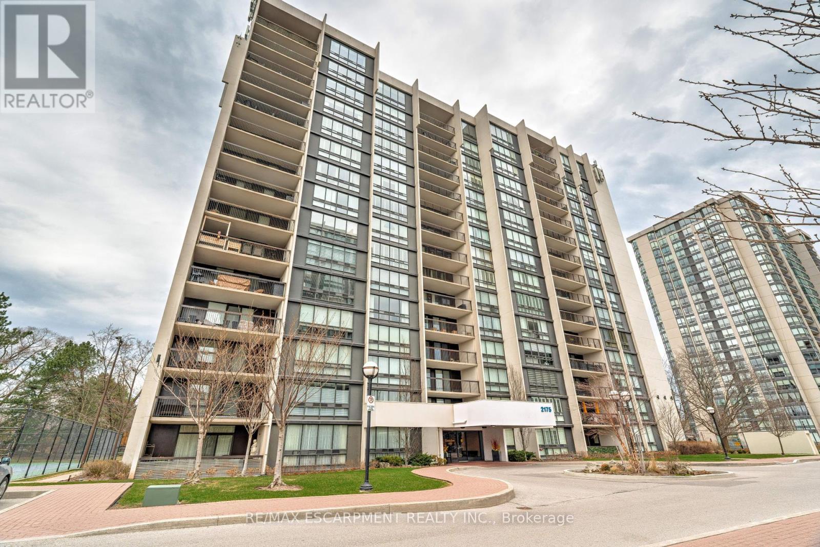 Photo 1 of 903 2175 Marine Drive, Oakville ON