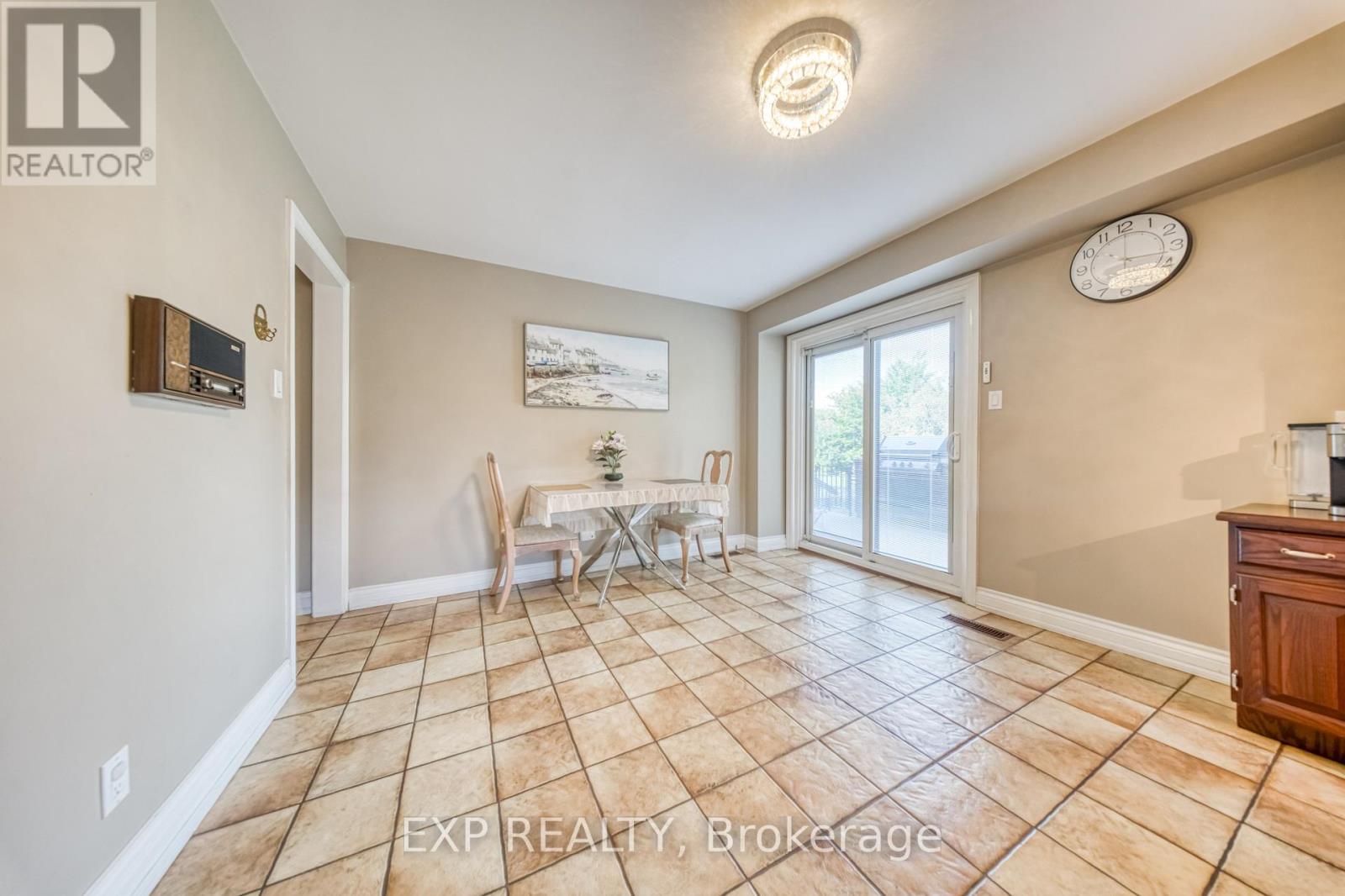 Photo 13 of 35 Highland Hill Hill, Toronto ON