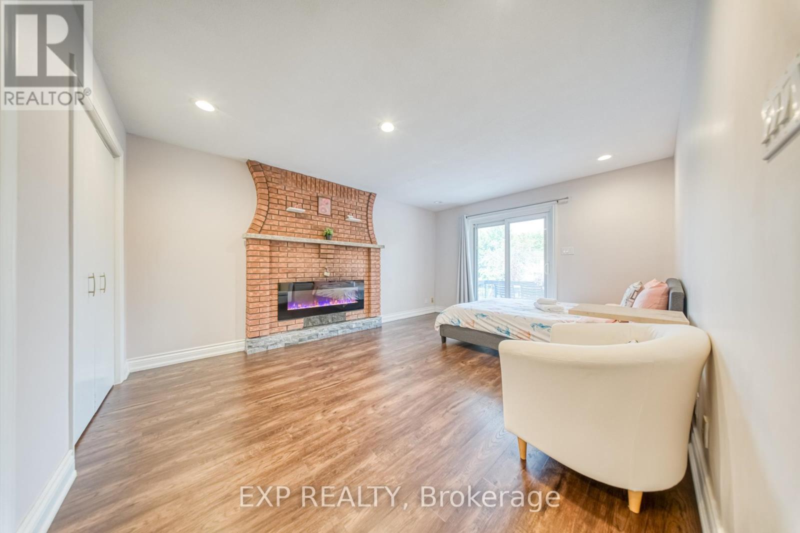 Photo 14 of 35 Highland Hill Hill, Toronto ON