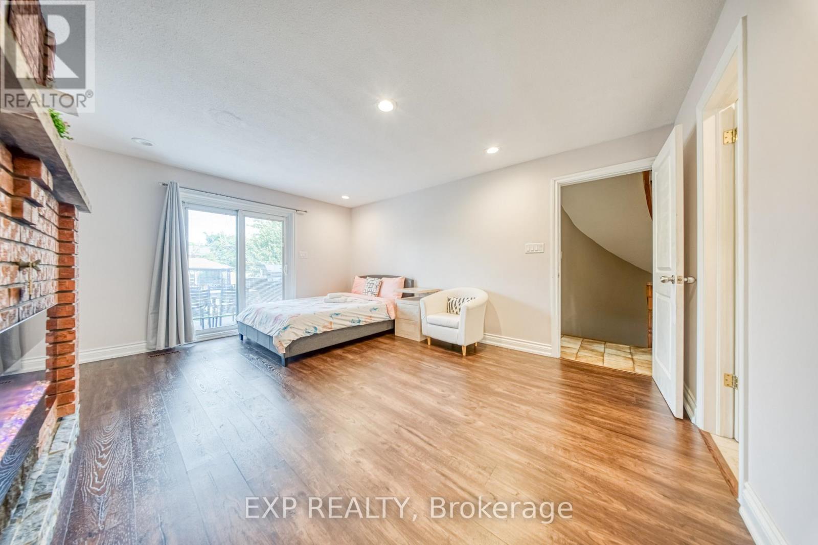 Photo 15 of 35 Highland Hill Hill, Toronto ON
