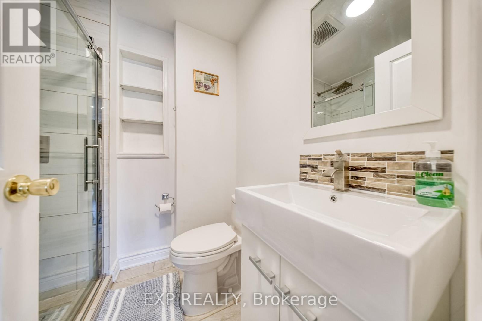 Photo 16 of 35 Highland Hill Hill, Toronto ON