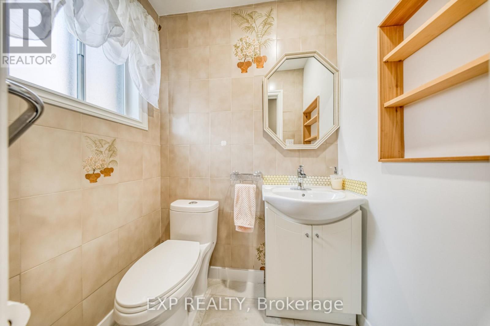 Photo 17 of 35 Highland Hill Hill, Toronto ON