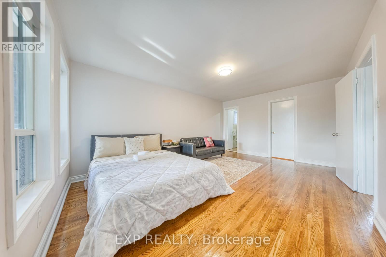 Photo 20 of 35 Highland Hill Hill, Toronto ON