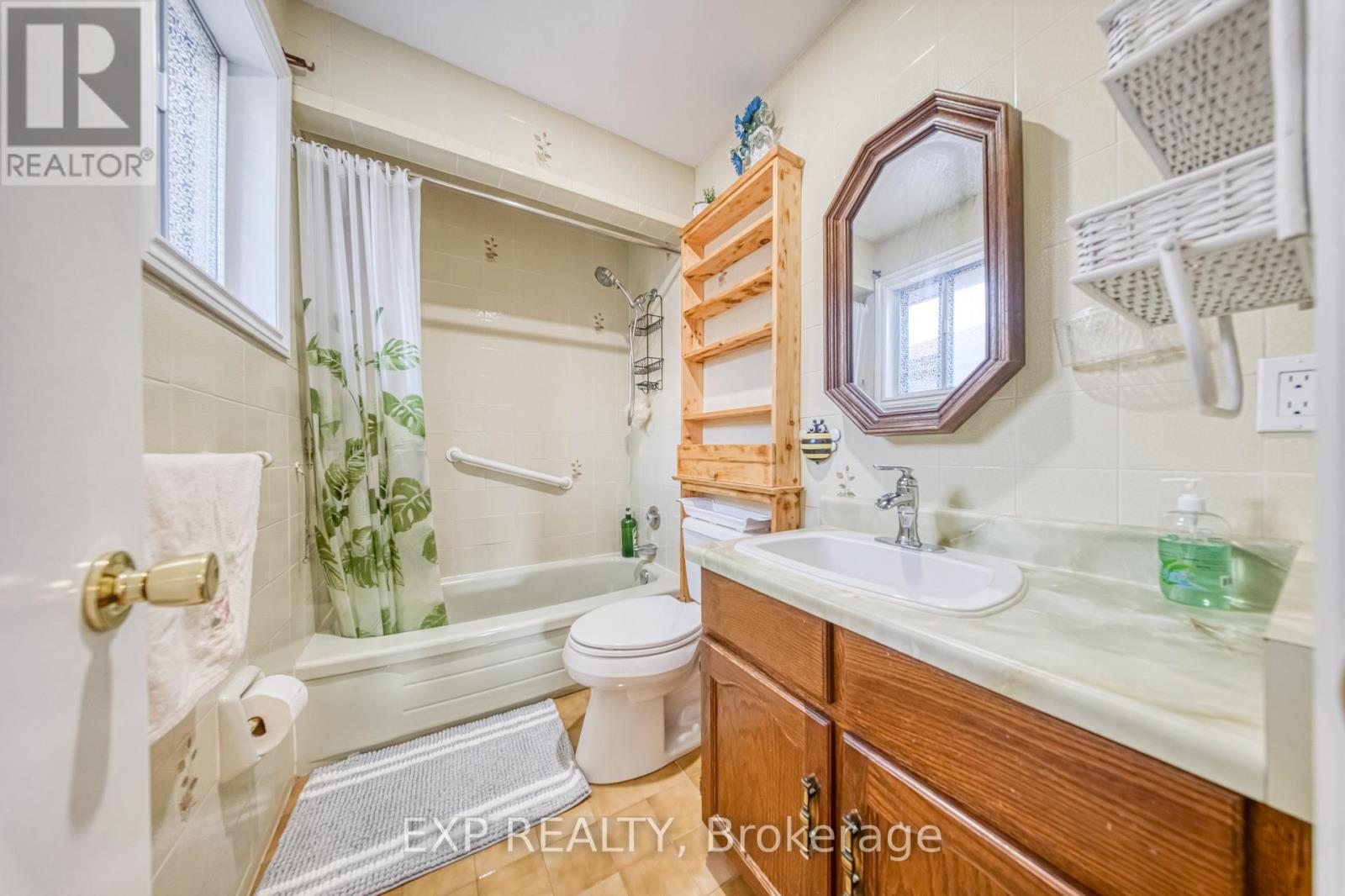 Photo 21 of 35 Highland Hill Hill, Toronto ON