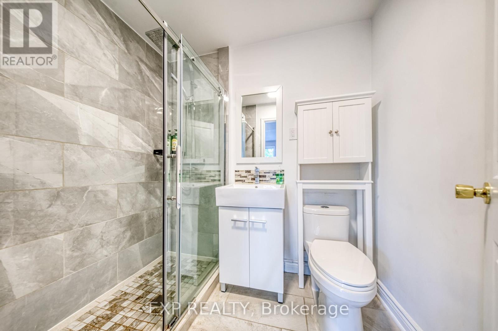 Photo 25 of 35 Highland Hill Hill, Toronto ON