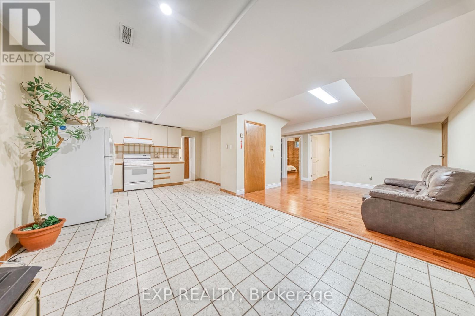 Photo 34 of 35 Highland Hill Hill, Toronto ON
