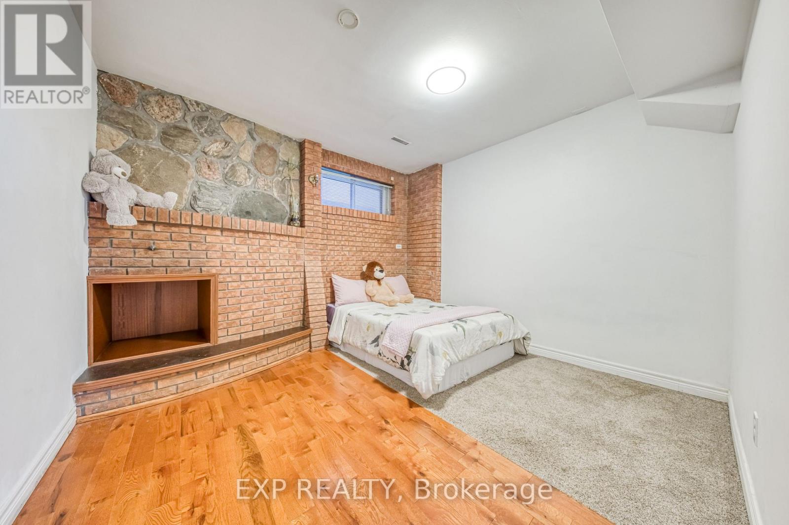 Photo 37 of 35 Highland Hill Hill, Toronto ON