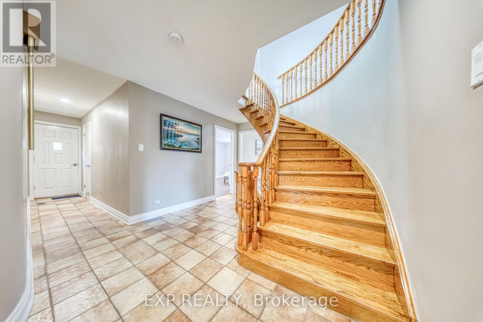 Photo 4 of 35 Highland Hill Hill, Toronto ON