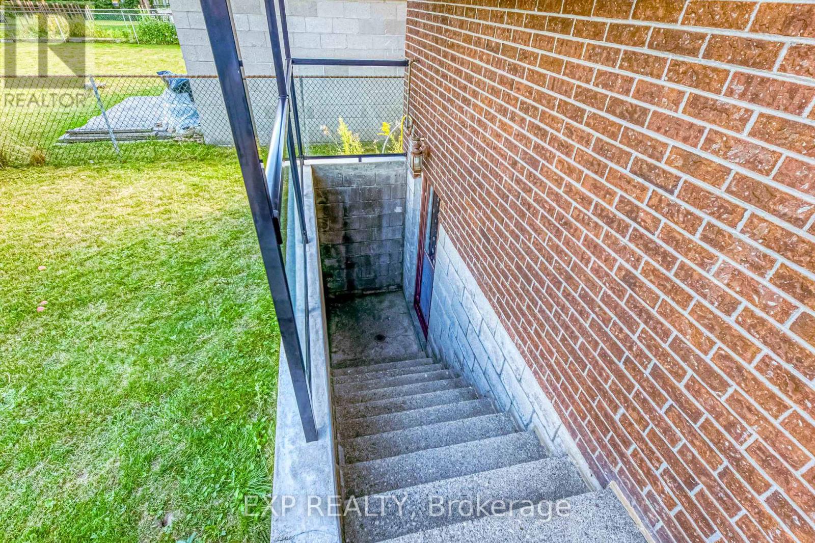 Photo 46 of 35 Highland Hill Hill, Toronto ON