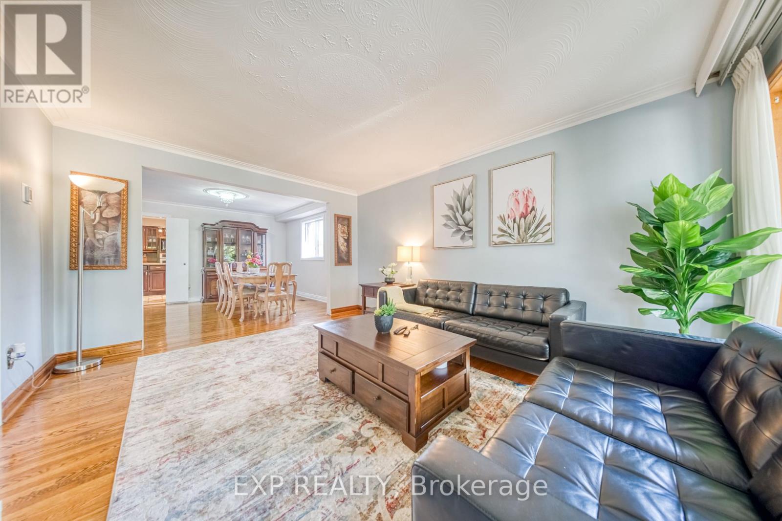 Photo 5 of 35 Highland Hill Hill, Toronto ON