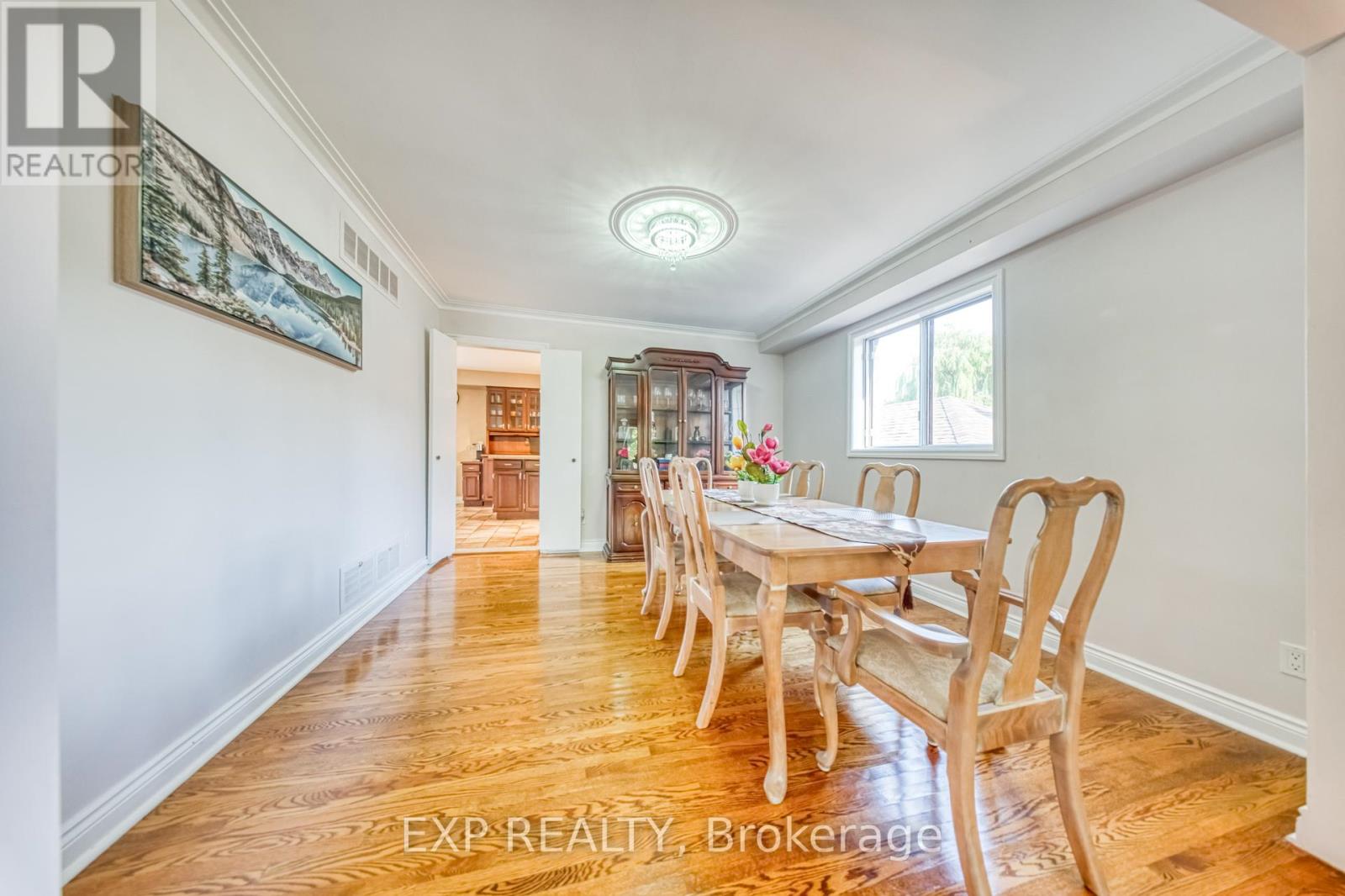 Photo 7 of 35 Highland Hill Hill, Toronto ON