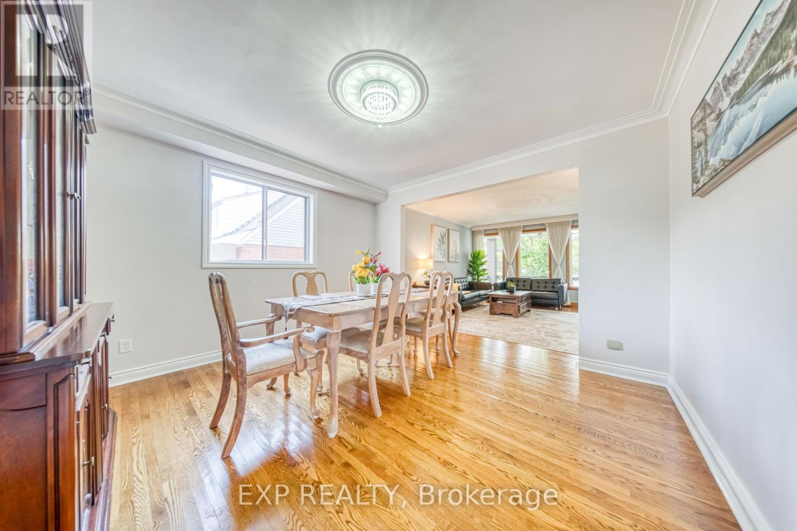 Photo 8 of 35 Highland Hill Hill, Toronto ON