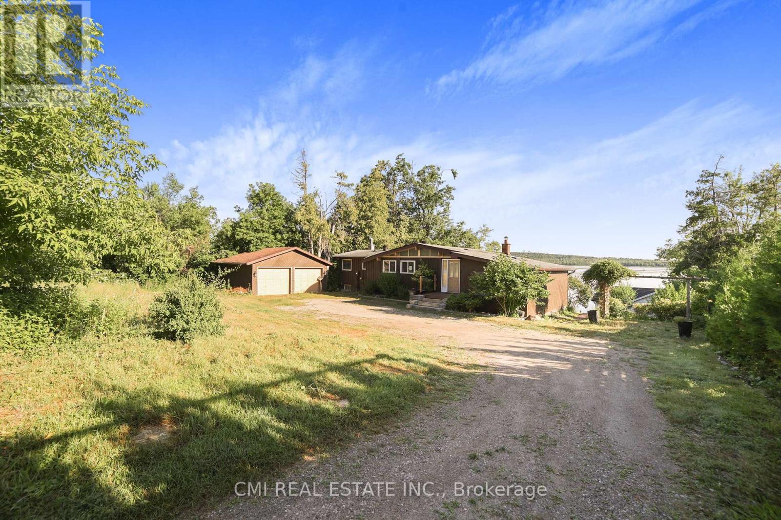 Photo 4 of 54 Little Lake Drive, Barrie ON