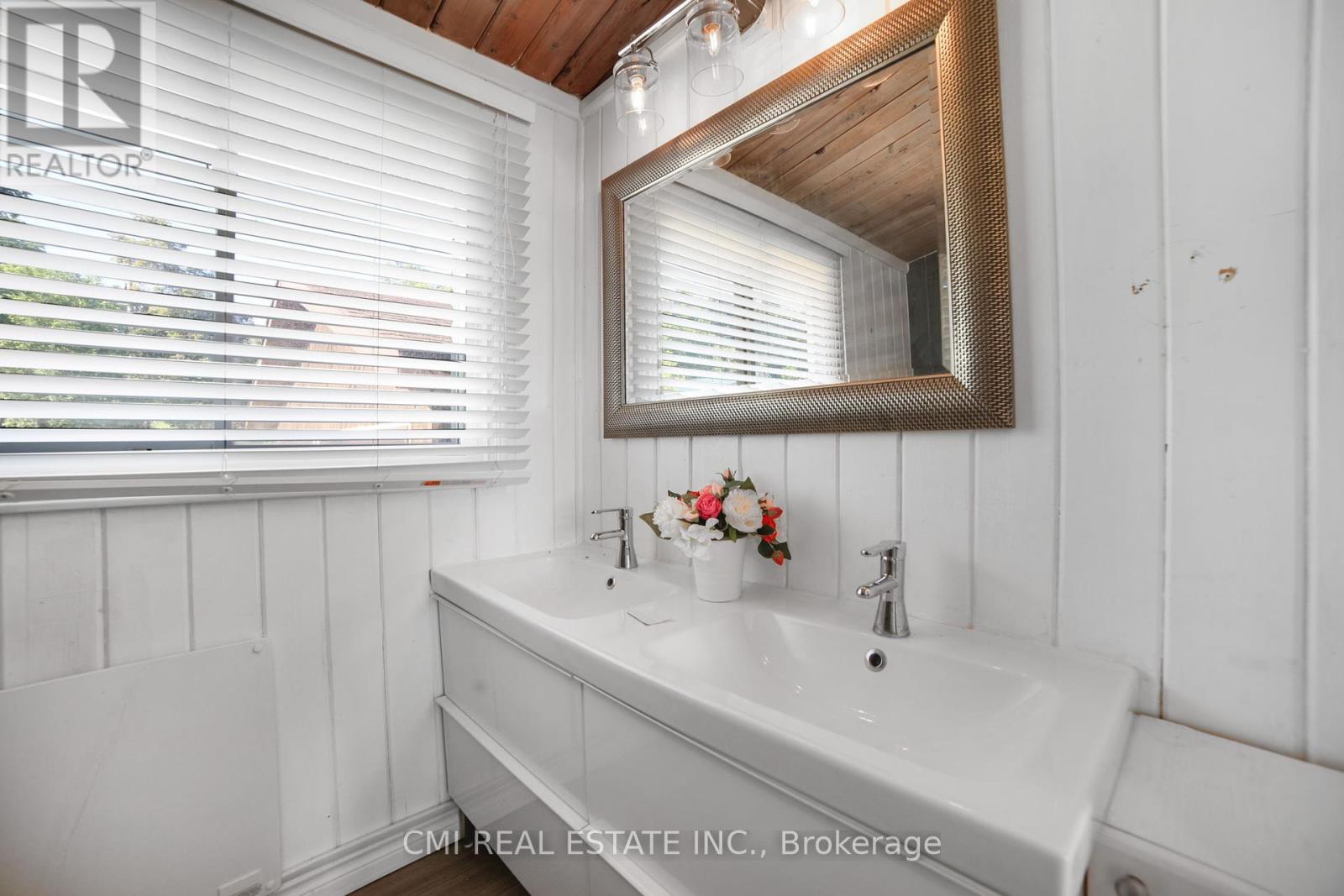 Photo 22 of 54 Little Lake Drive, Barrie ON